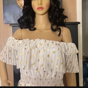 Beautiful white and gold dress.. medium size brand new never worn..